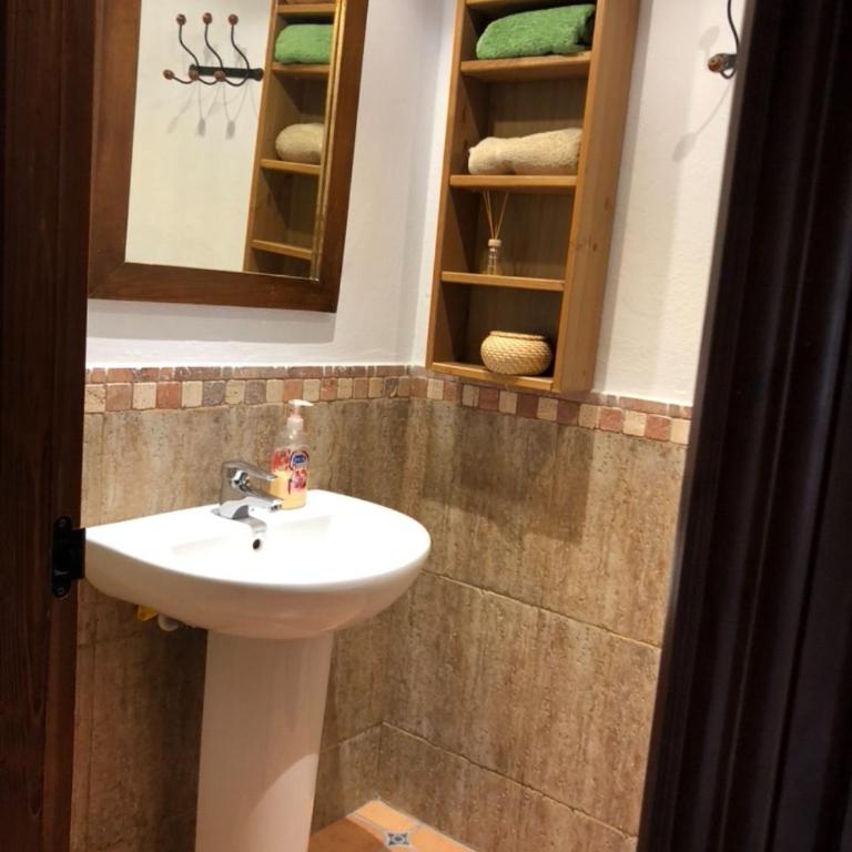 Adosado primera linea de playa en Jardines de Zahara - Three-Bedroom Home - 12