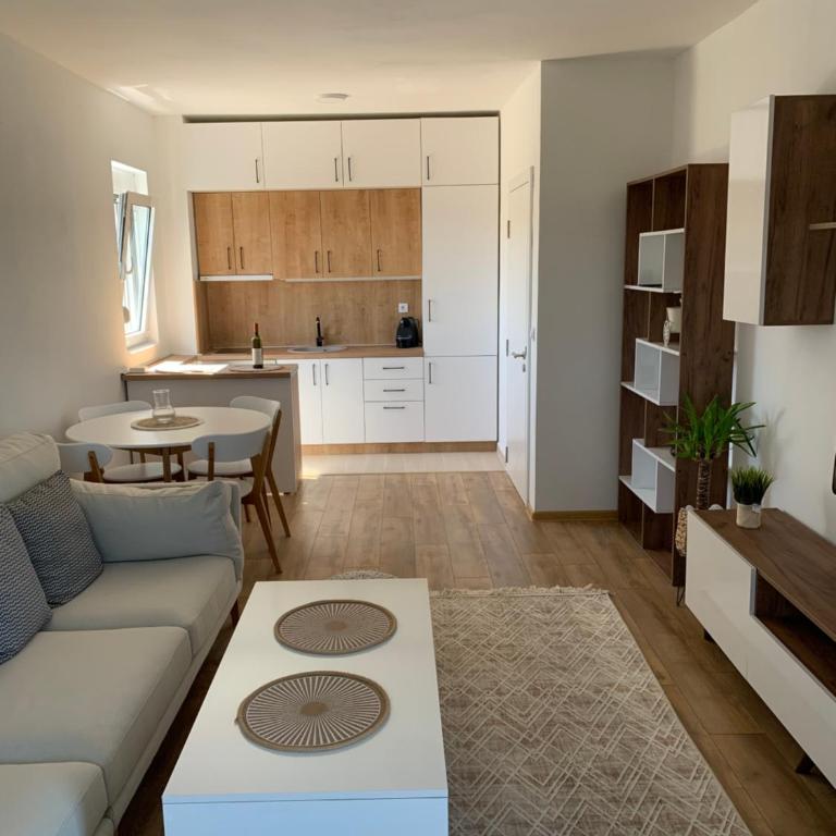 Sunshine & Cozy Apartment - Two-Bedroom Apartment - 4