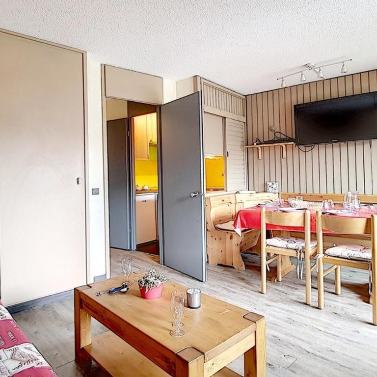 Appartement skis aux pieds, parking couvert, balcon ouest - Reberty 1850 - FR-1-344-1106 - Apartment - 5