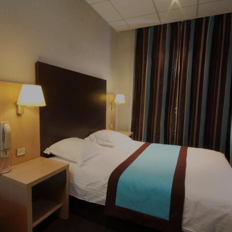 Hôtel Des Trois Gares - Chambre Double avec Baignoire - 1