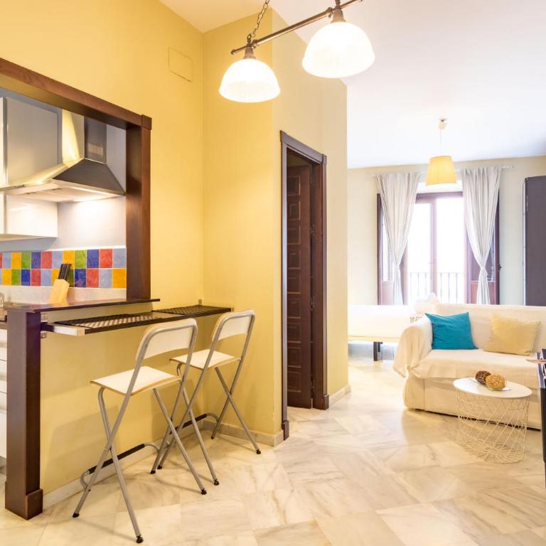 Puerta San Esteban - Estudio con balcón - 10