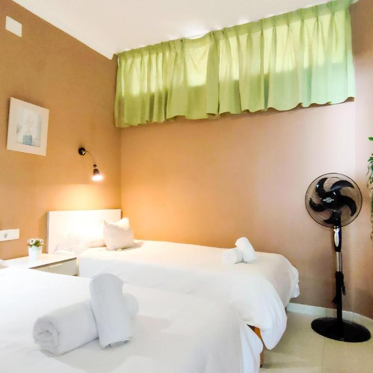Beach Friendly Holiday Home - One-Bedroom House - 1
