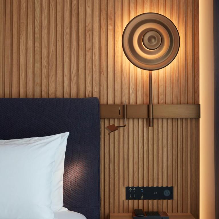 SO/ Paris Hotel - Zimmer Collection - Blick auf den Innenhof - 8