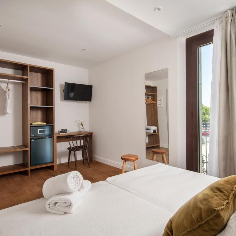 Som Nit Port Vell - Superior Twin Room with Port View - 14