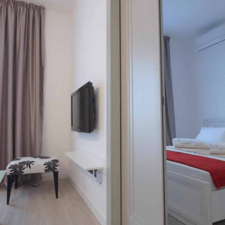 Silver Beachfront Becici - Apartment with Sea View - 7