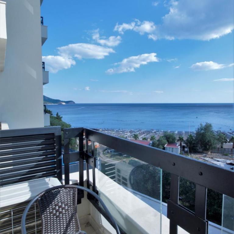 Silver Beachfront Becici - Apartment with Sea View - 9