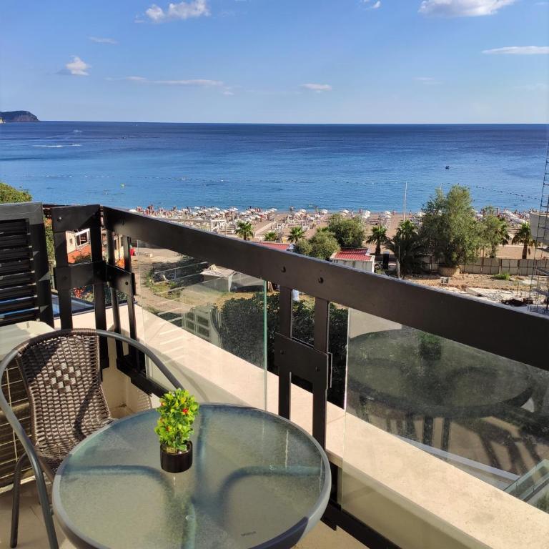 Silver Beachfront Becici - Apartment with Sea View - 4