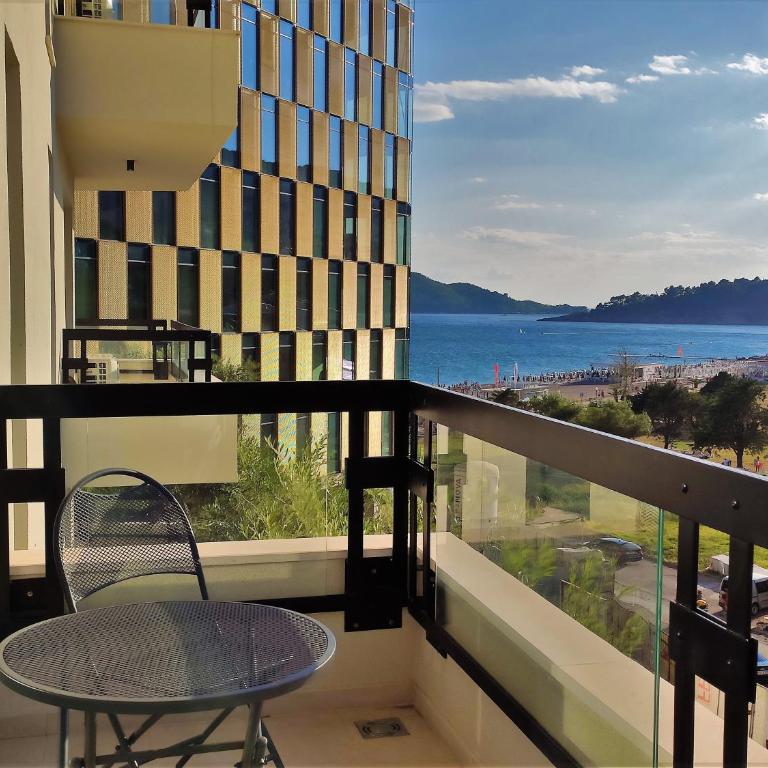 Silver Beachfront Becici - Two-Bedroom Apartment - 2