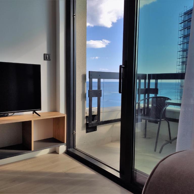 Silver Beachfront Becici - Apartment with Sea View - 4