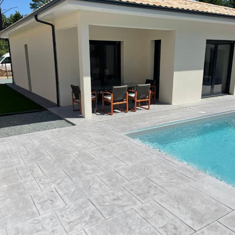 MAISON moderne avec piscine chauffée - Haus mit 3 Schlafzimmern - 22
