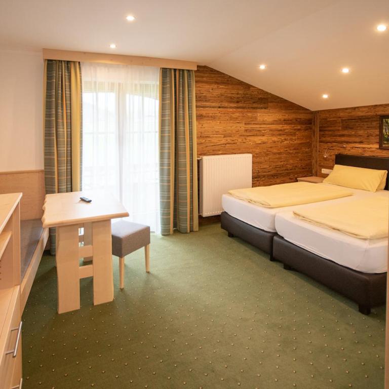 Embacherhof - Doppelzimmer mit Balkon - 6