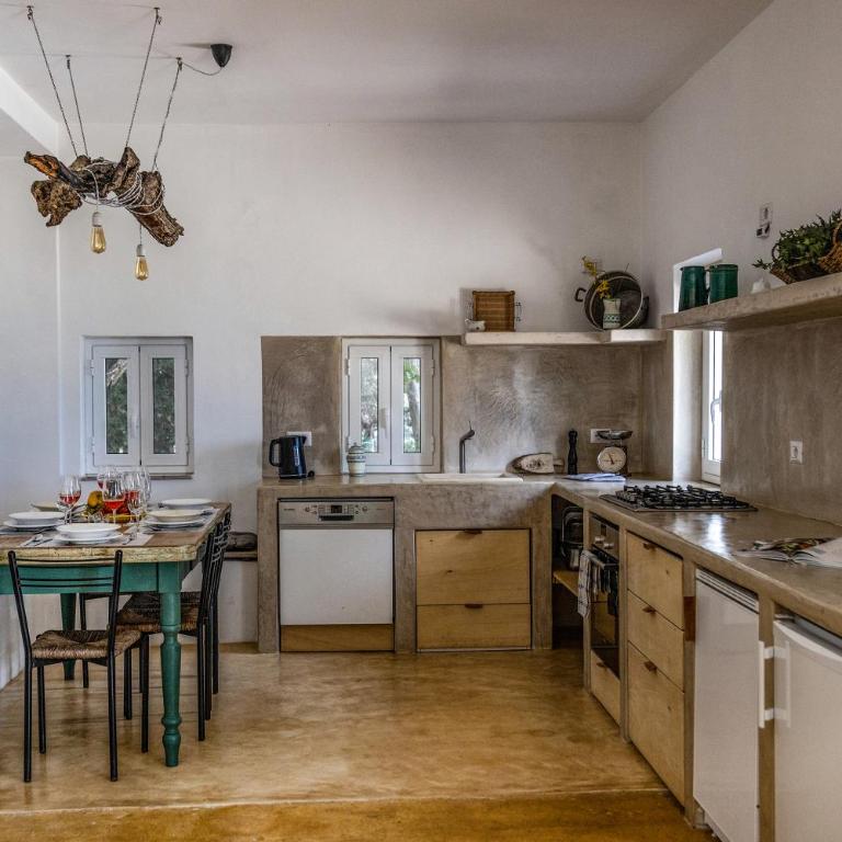 TRULLI MELOGINO with private beach volley camp - Three-Bedroom Villa - 3