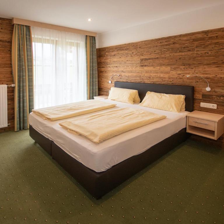Embacherhof - Doppelzimmer mit Balkon - 1