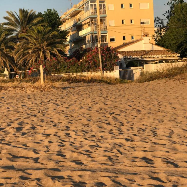 Primera linea de Playa a 1km del puerto de Denia - Apartamento de 2 dormitorios - 17