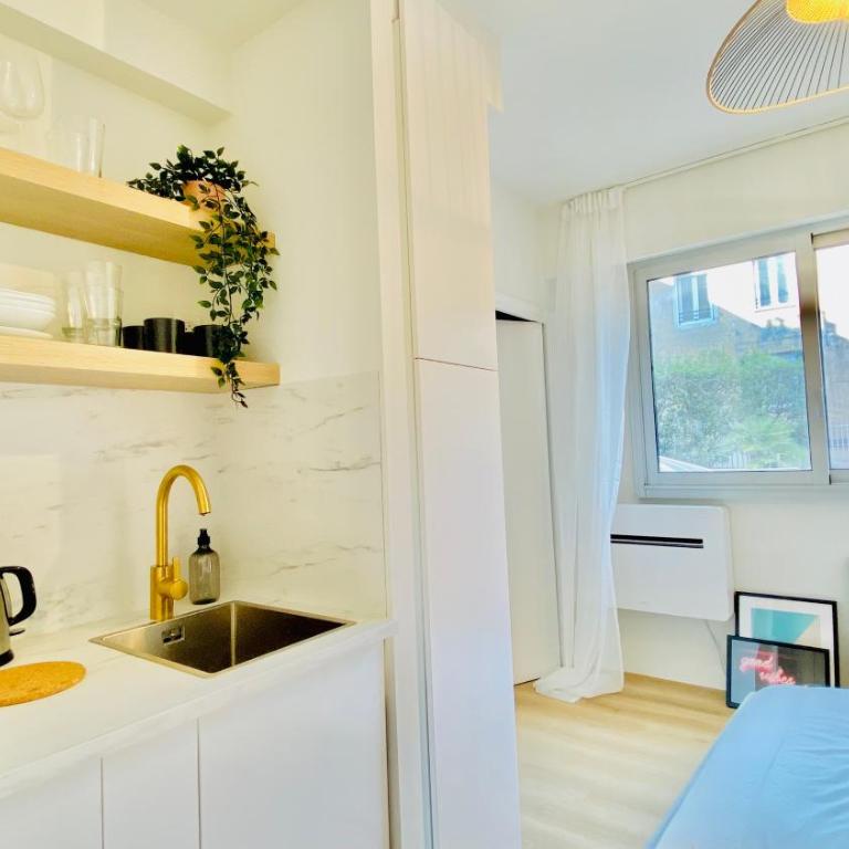 New Designer Studio next to Casino Square with AC & Internet - Studio avec Vue sur Jardin - 3
