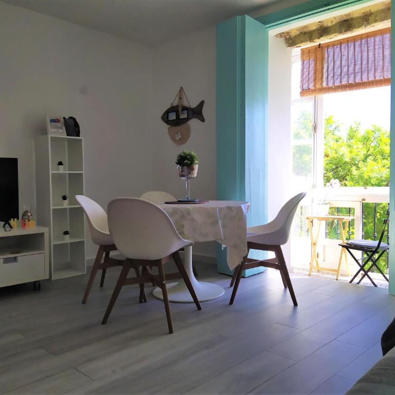 Espectacular piso en la misma plaza del Mentidero. - Apartamento de 3 dormitorios - 4