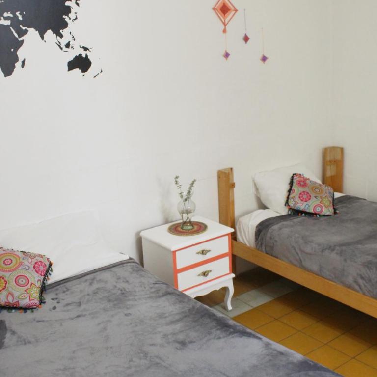Hostal Casa Colores Adults Only - Habitación Triple con baño compartido - 2