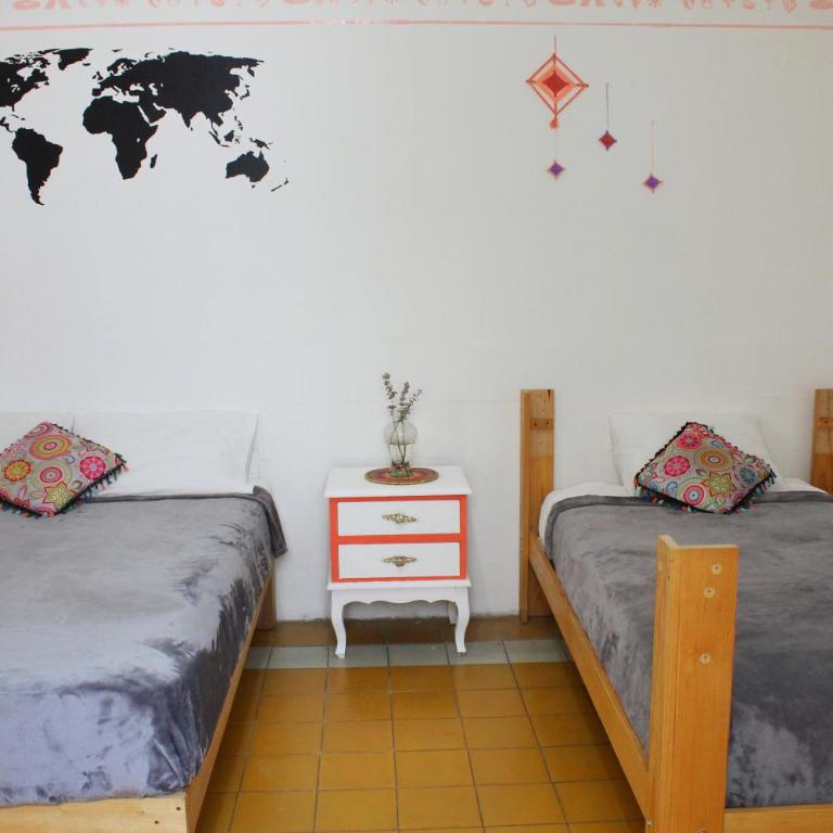 Hostal Casa Colores Adults Only - Habitación Triple con baño compartido - 1