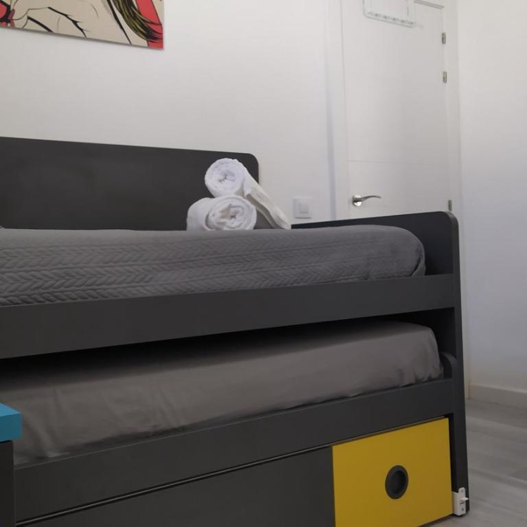 Espectacular piso en la misma plaza del Mentidero. - Apartamento de 3 dormitorios - 28