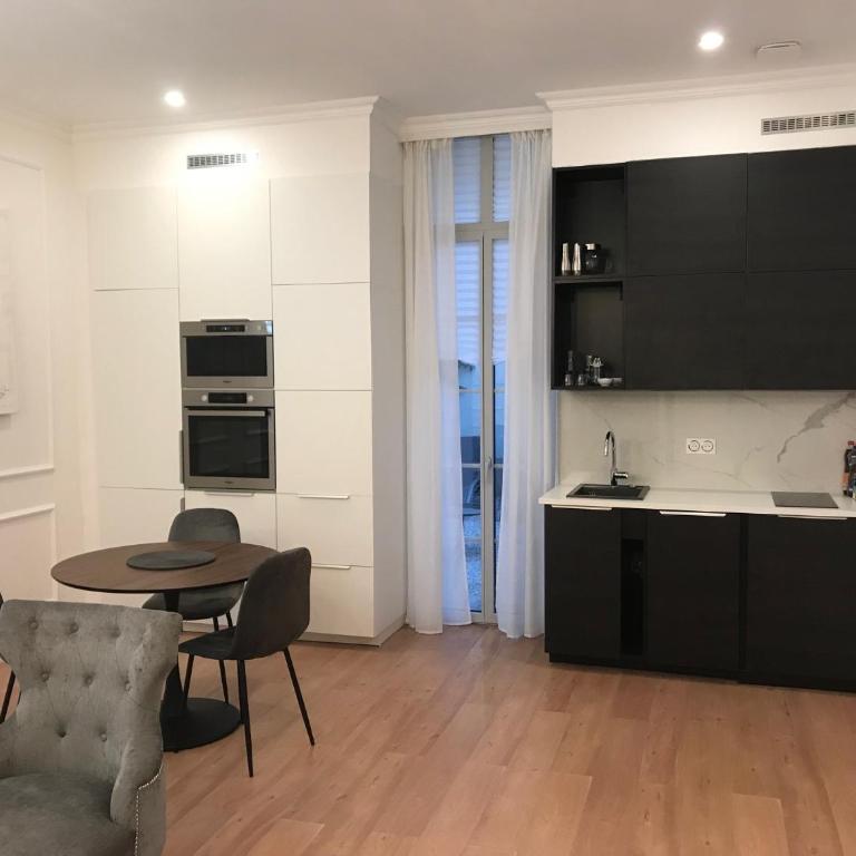 LAZARE Maison de Maître , appartements de standing avec parking privatif à seulement 7 minutes à pied du centre historique de Béziers - Appartement 1 Chambre - 2