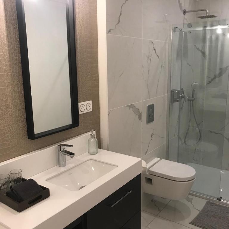LAZARE Maison de Maître , appartements de standing avec parking privatif à seulement 7 minutes à pied du centre historique de Béziers - Appartement - 3