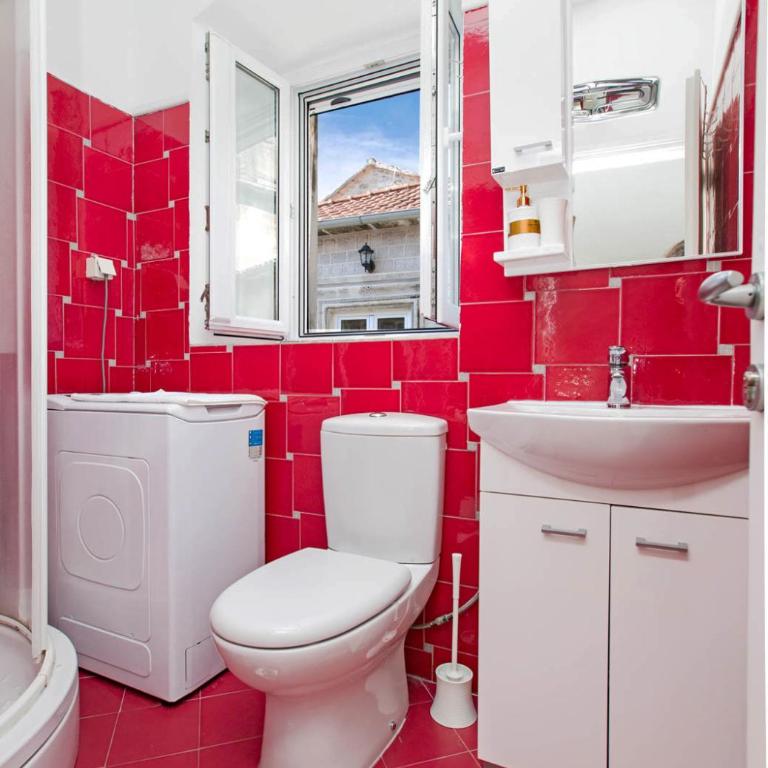 Old Town Mattarelli with Balcony and Street View - One-Bedroom Apartment - 35