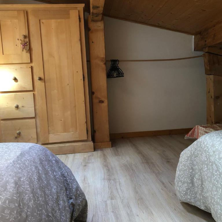 Central Hostel Chatel - Chambre Lits jumeaux/Double avec Salle de Bains Commune - 6