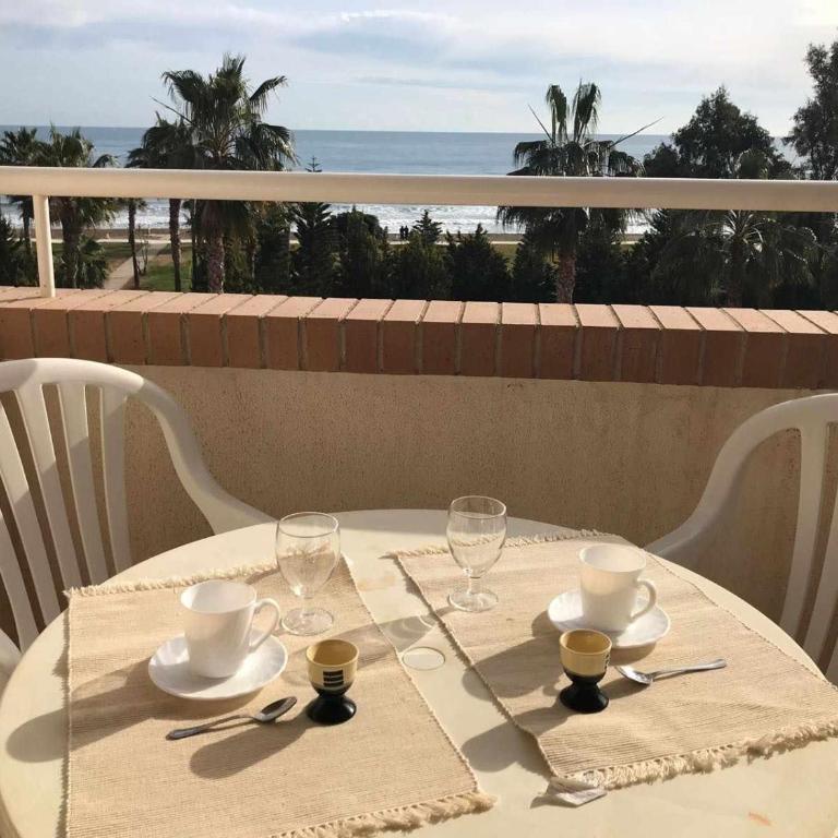 Apartamento a primera linea de playa ideal para relajarte - COSTA MARINA III - Habitación Doble Económica - 1