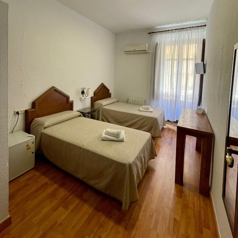 Arteaga Hostal & Baños Arabes Elvira - Habitación Doble - 2 camas - 6