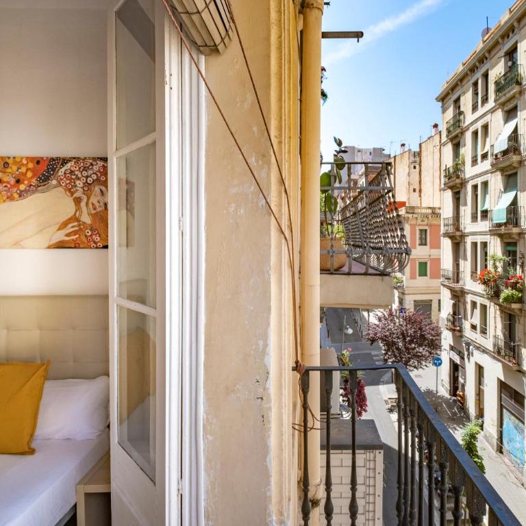 CENTRIC APARTMENT GAUDI - Three-Bedroom Apartment - 4