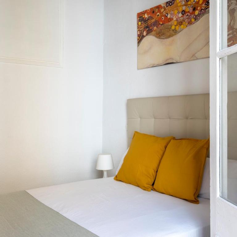 CENTRIC APARTMENT GAUDI - Three-Bedroom Apartment - 3