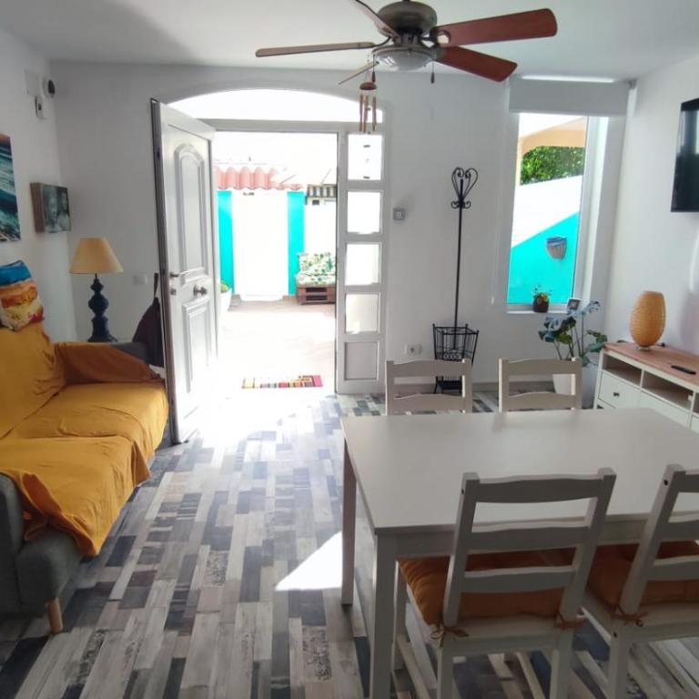 Agradable adosado cerca de la playa - Three-Bedroom House - 4