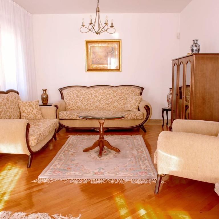 Engadin's Old Town Units - Free Parking - Apartman sa Balkonom - 10
