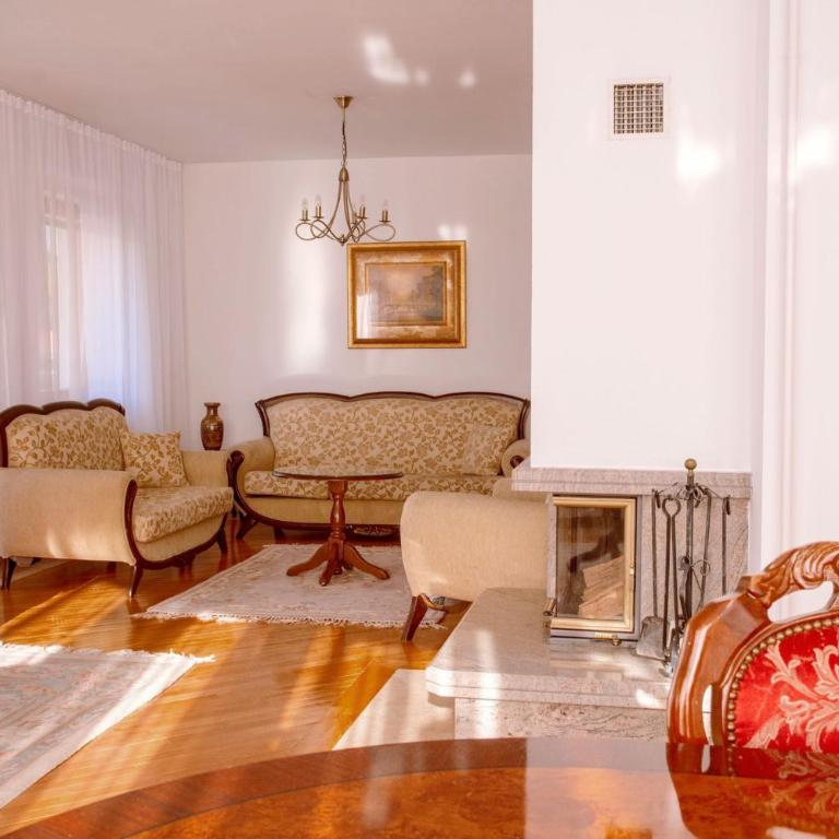 Engadin's Old Town Units - Free Parking - Apartman sa Balkonom - 7