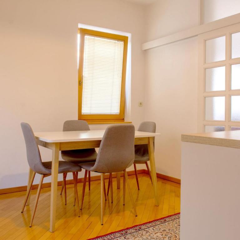 Engadin's Old Town Units - Free Parking - Apartman sa Balkonom - 16