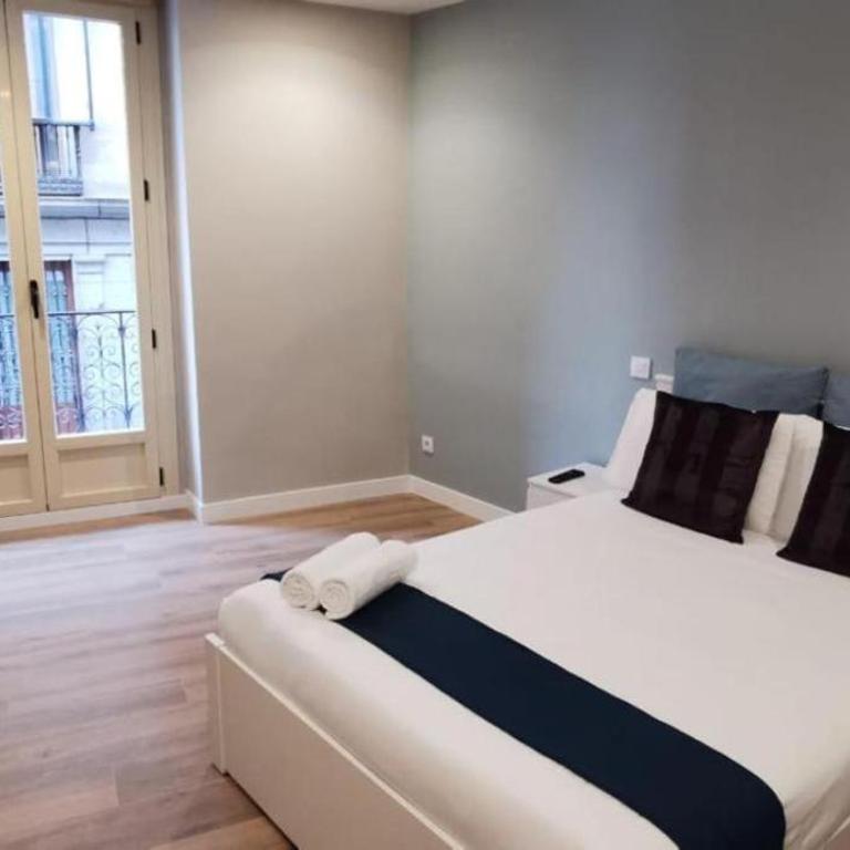 Apartamentos Sol Madrid - Suite with Balcony - 1