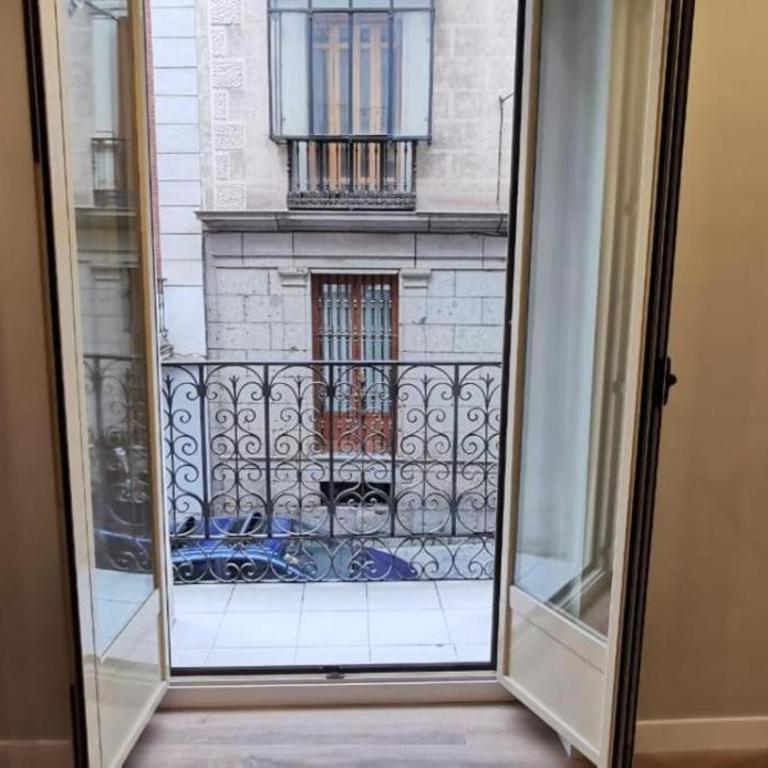 Apartamentos Sol Madrid - Suite with Balcony - 2