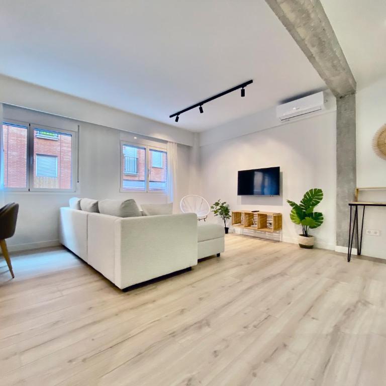 Latina Village - Apartamento de 2 dormitorios con Balcón - Two-Bedroom Apartment - 1