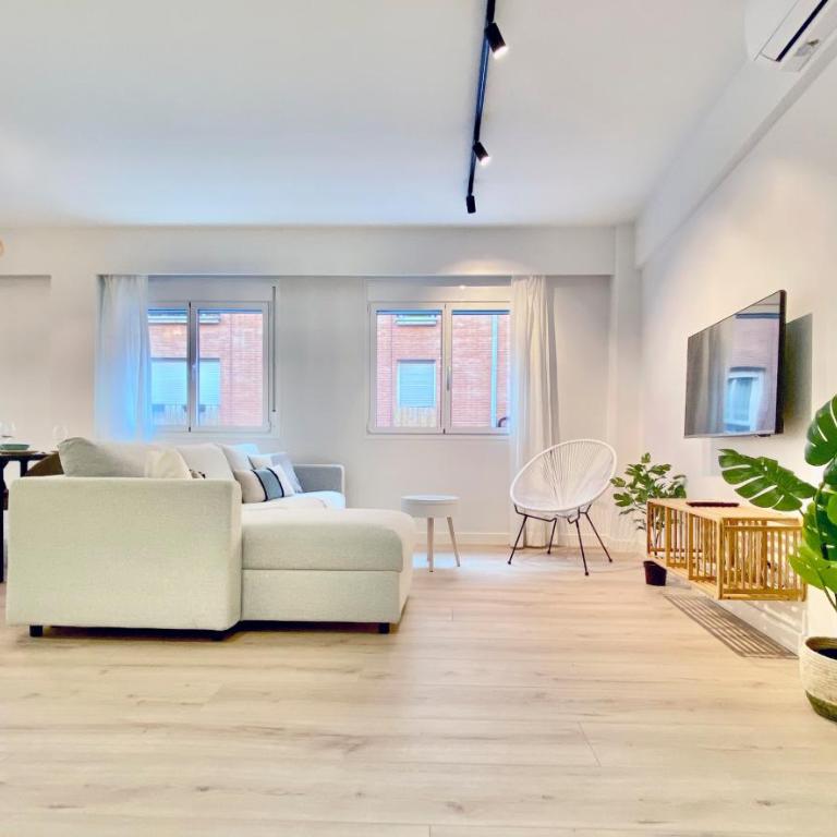 Latina Village - Apartamento de 2 dormitorios con Balcón - Two-Bedroom Apartment - 3