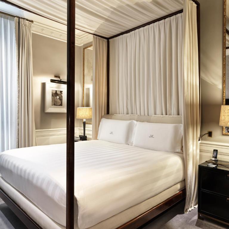 J.K. Place Roma - The Leading Hotels of the World - Camera Matrimoniale Superior - 3