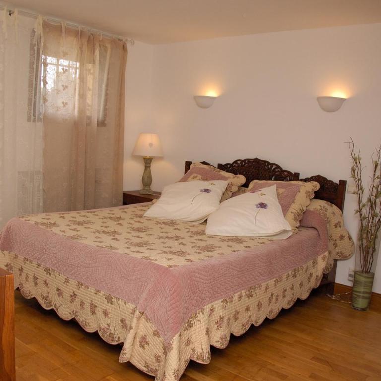 Chambre d'hôte Chez Dany - Mougins - Chambre Double - Vue sur Piscine - 2