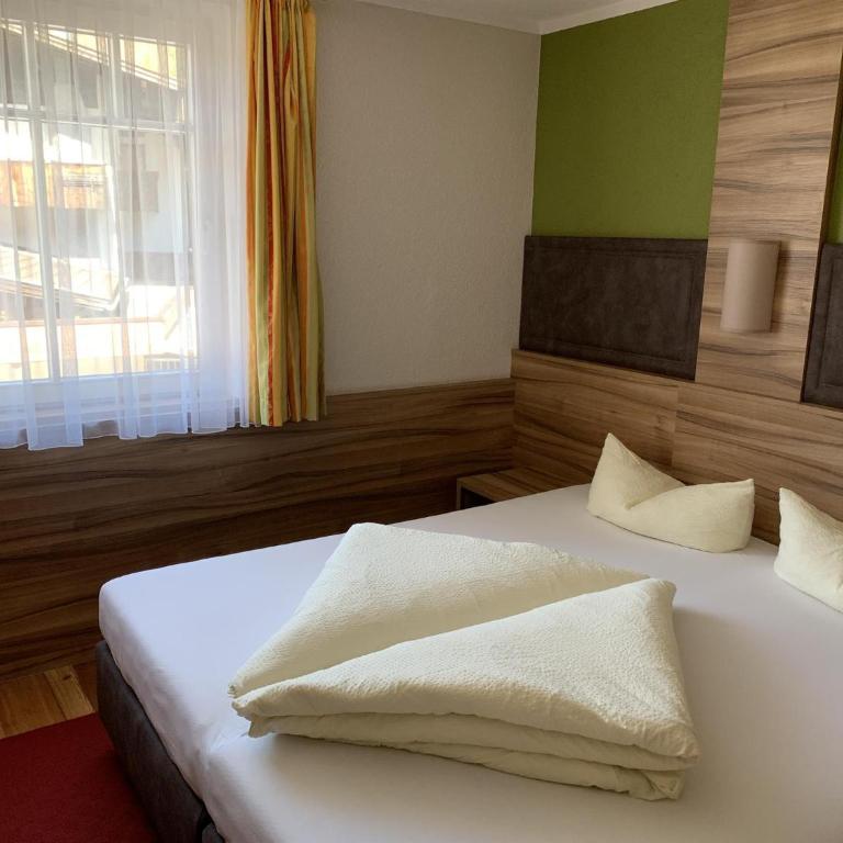 Appartements Dr. Geisler - Three-Bedroom Apartment with Shower - 4