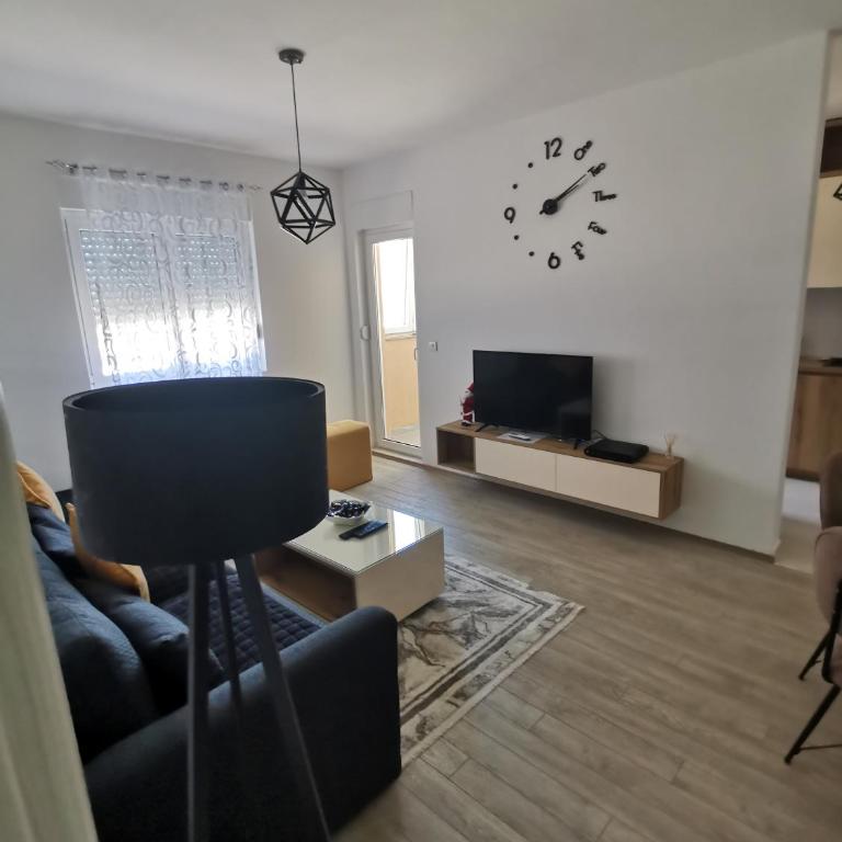 Apartman ALEKSA - Three-Bedroom Apartment - 9