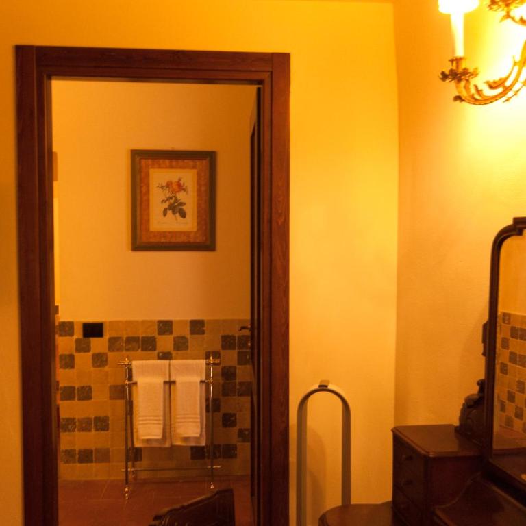 Palazzo Benucci - Superior King Room - 9