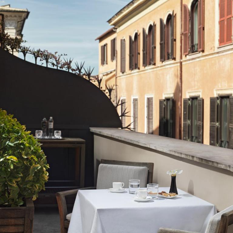 J.K. Place Roma - The Leading Hotels of the World - Camera matrimoniale superior con balcone - 3