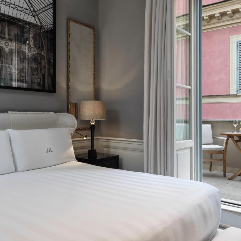 J.K. Place Roma - The Leading Hotels of the World - Camera matrimoniale superior con balcone - 1