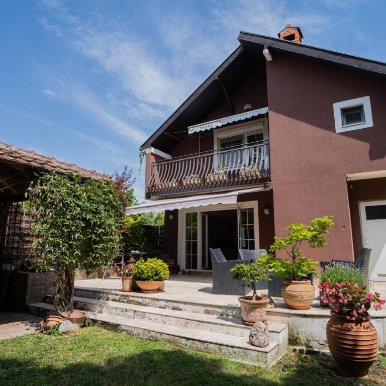 Family / Coworking Retreat Belgrade - Vila sa 3 Spavaće Sobe - 65