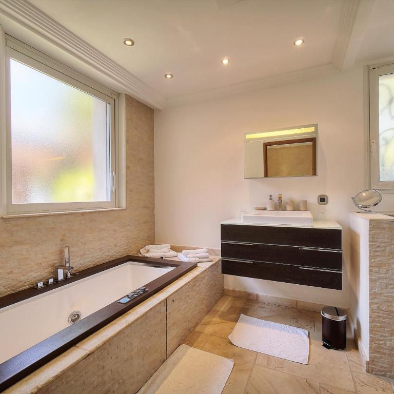 Propriété Prestige Mougins Cannes Hammam sauna, SPA,DISCOTHEQUE salle de Cinéma - Deluxe Villa - 43