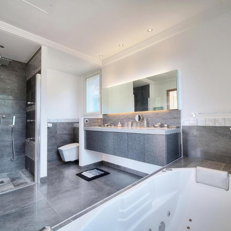 Propriété Prestige Mougins Cannes Hammam sauna, SPA,DISCOTHEQUE salle de Cinéma - Deluxe Villa - 40