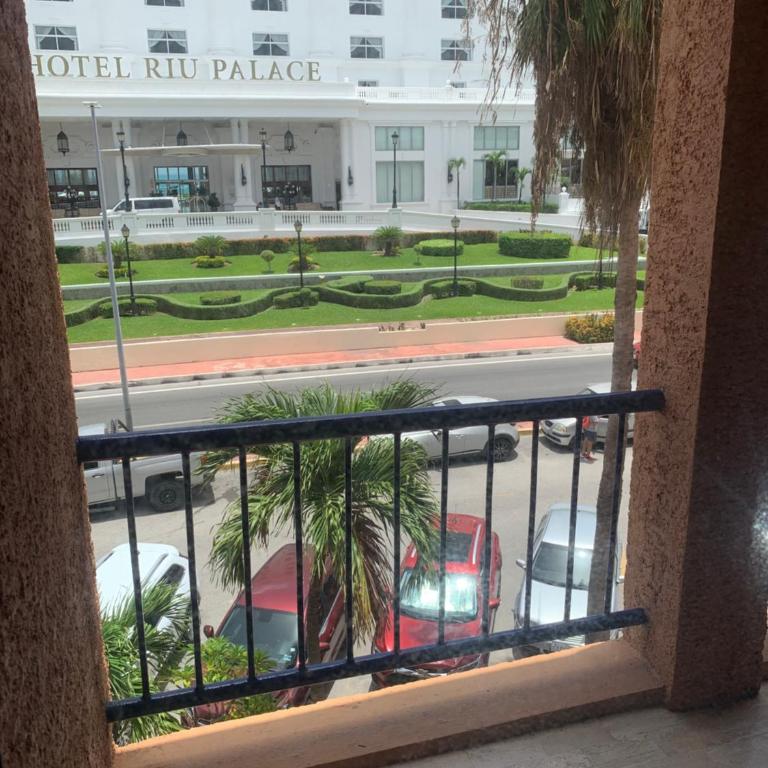 Cancún Suites Apartments - Hotel Zone - Apartment with Balcony - 11